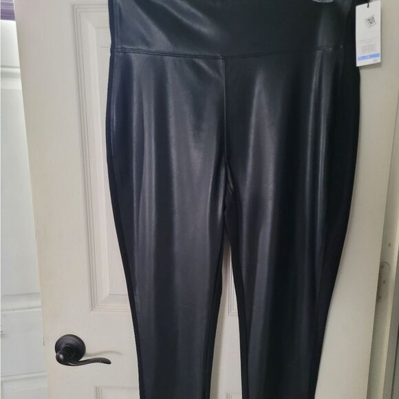 Calvin Klein Black Faux Leather Front Leggings. Size XL